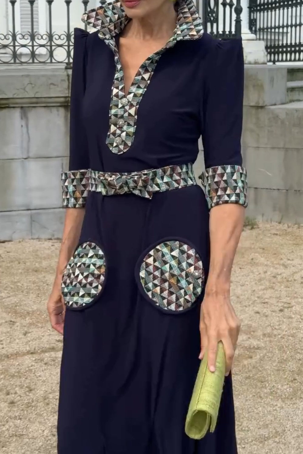 Slim-Fit Signature Shoulder Dress With A Vertical Collar