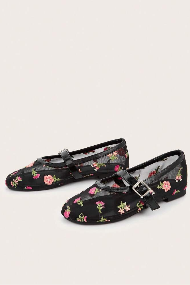 Round Toe Black Embroidered Mesh Breathable Roman Flat Sandals