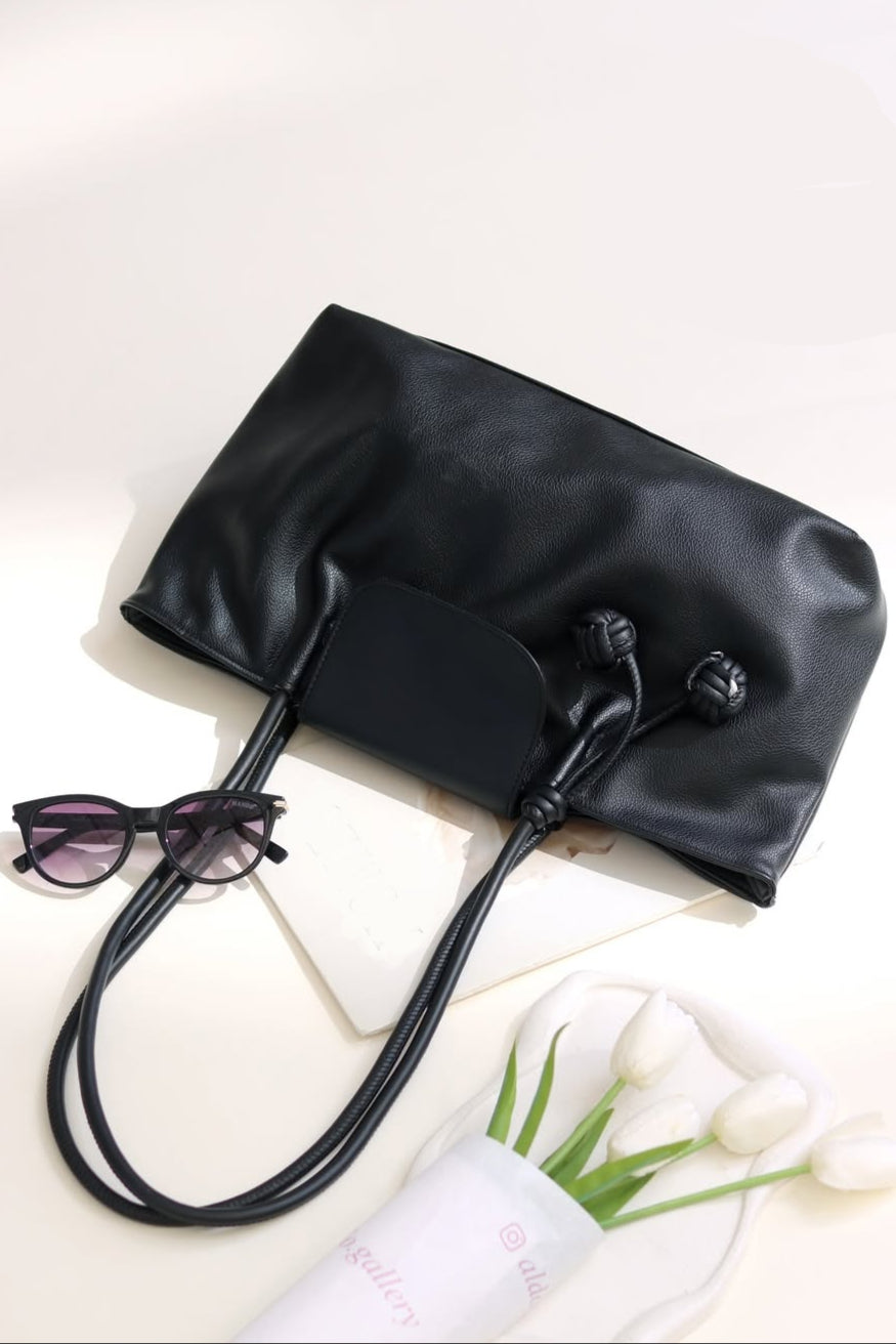 Shallow Series Cute Ball Hanging Handbag