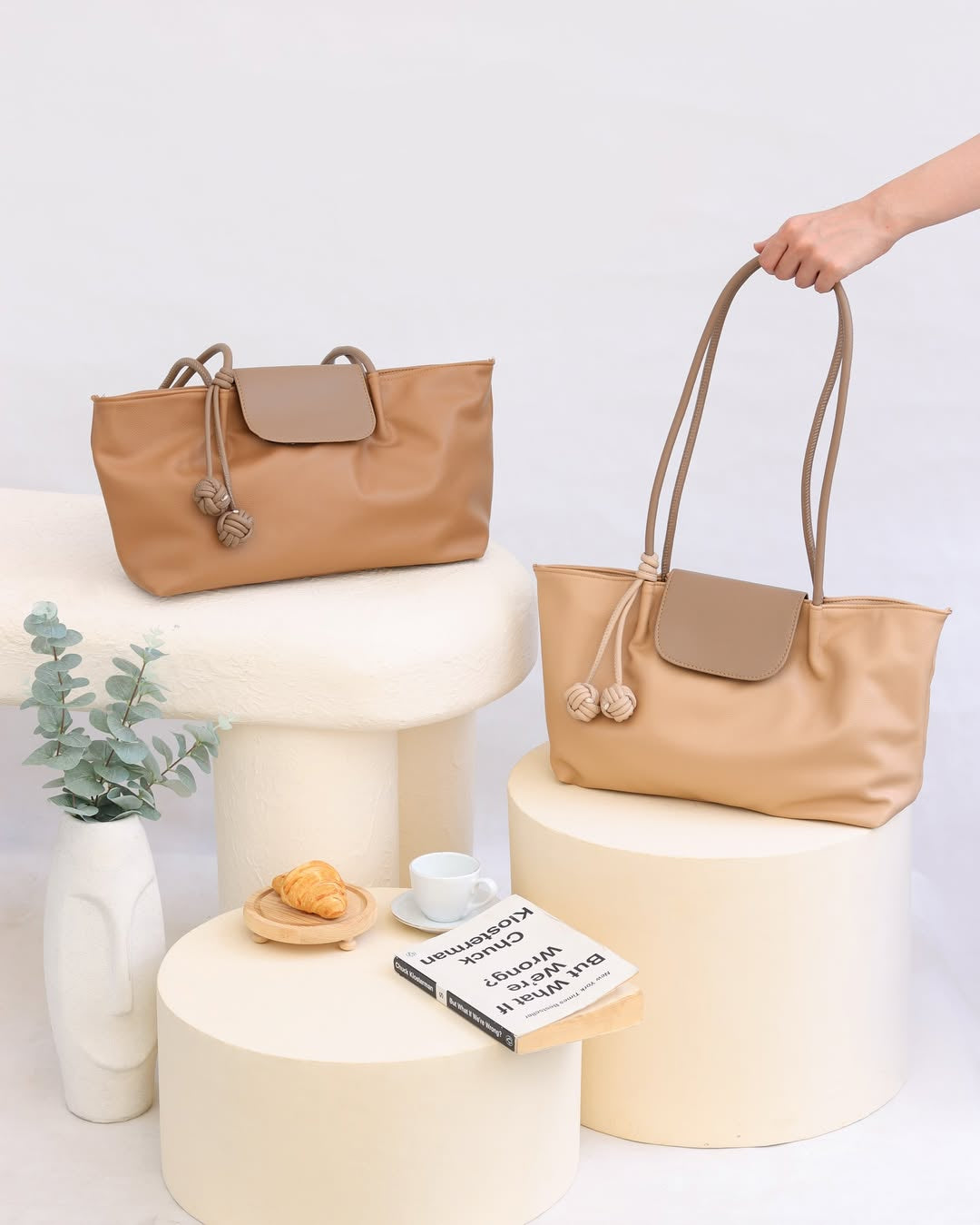 Shallow Series Cute Ball Hanging Handbag