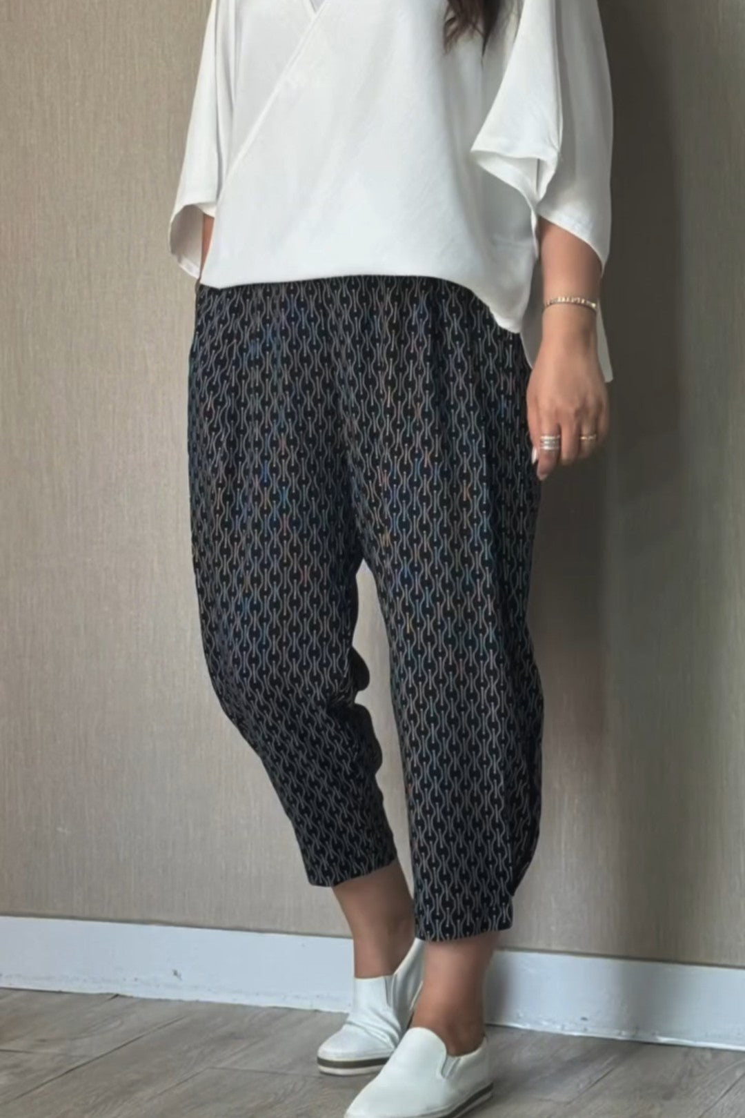 Black-Embossed Loosen Pants