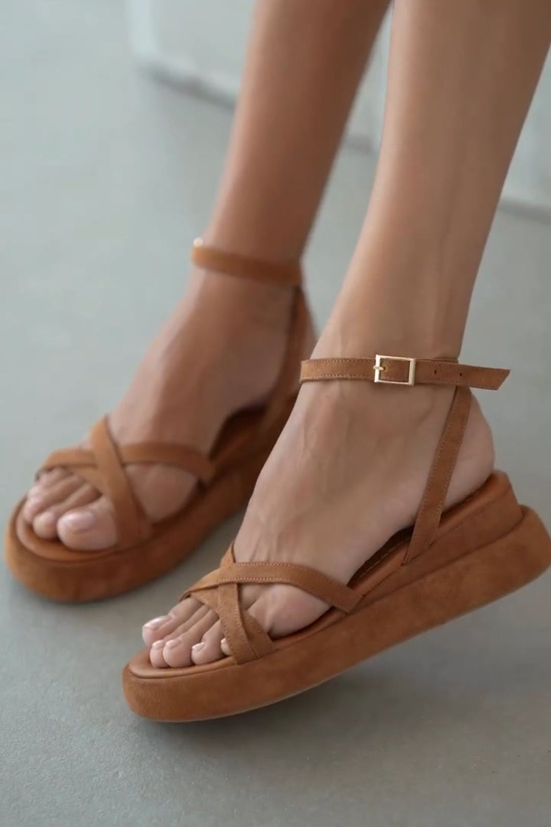 Atmospheric Simple Brown Sandals