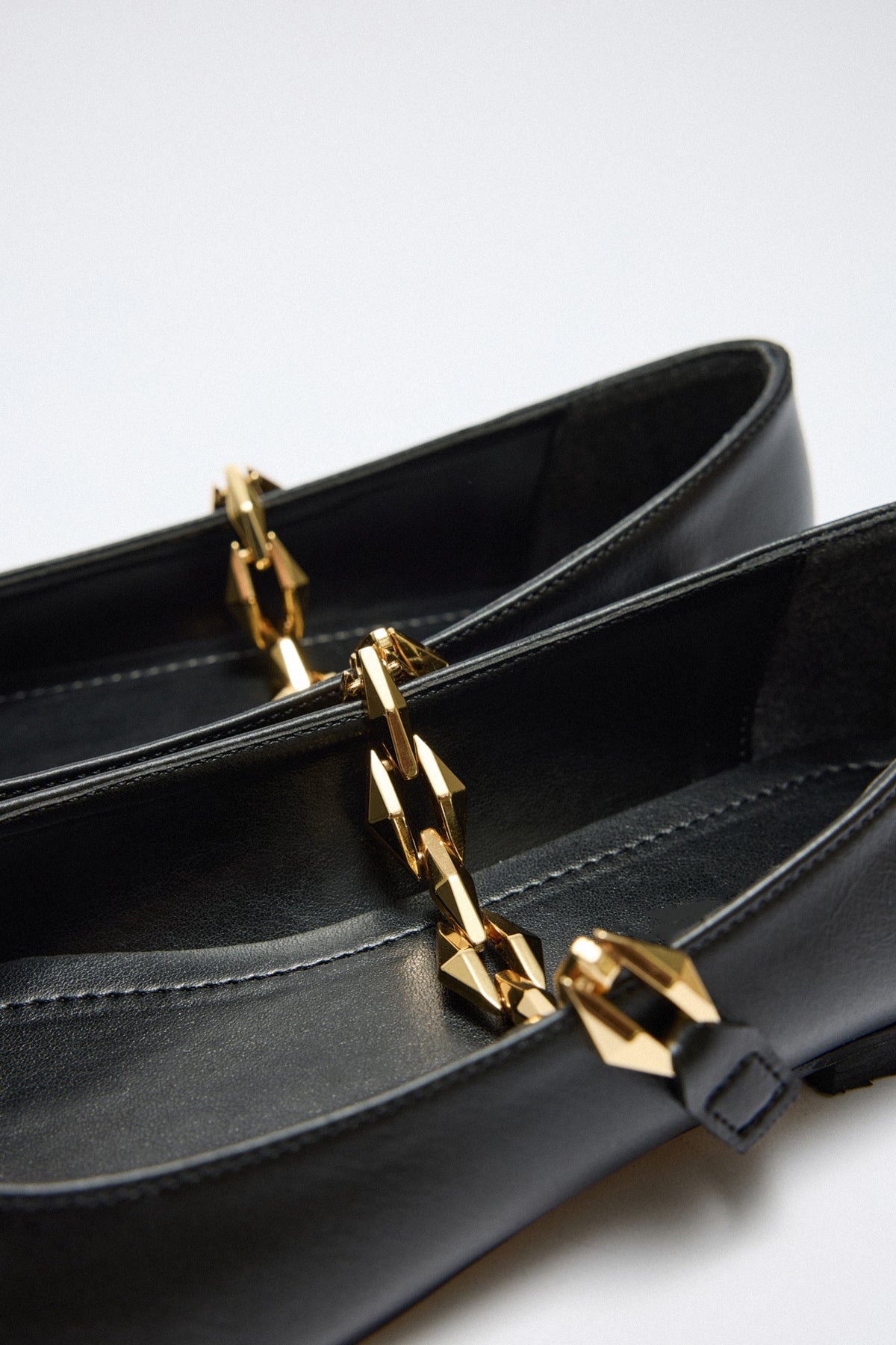 Women's Black Ballet Shoes With Shiny Chain Decoration