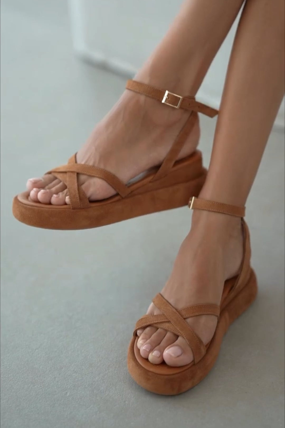 Atmospheric Simple Brown Sandals