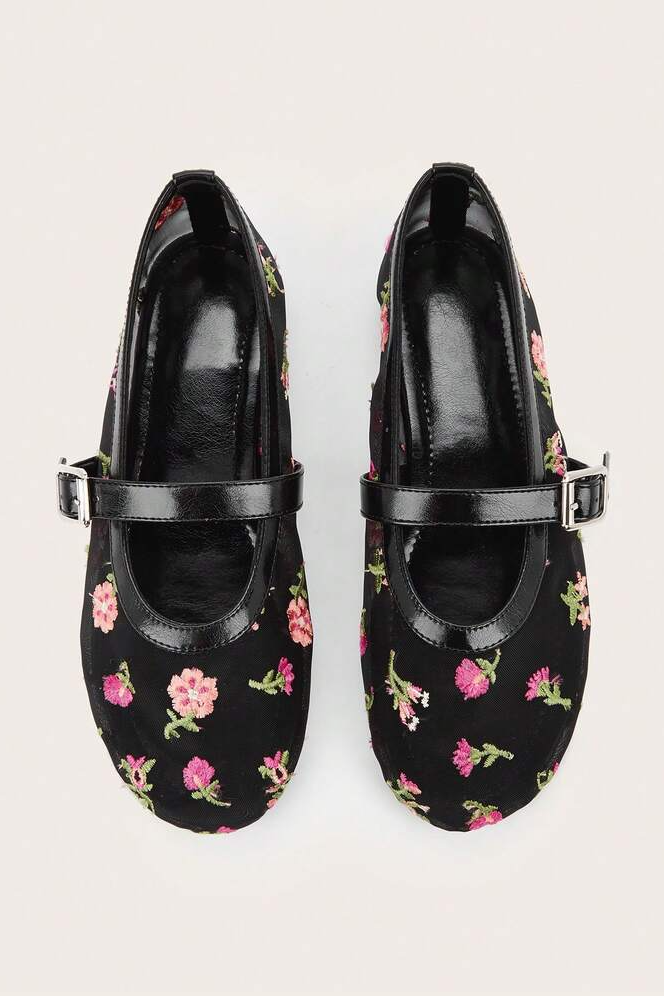 Round Toe Black Embroidered Mesh Breathable Roman Flat Sandals
