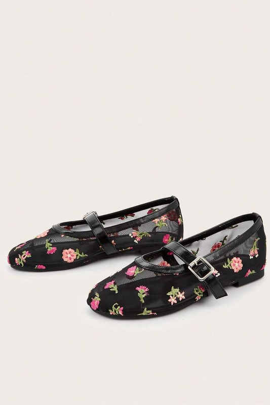 Round Toe Black Embroidered Mesh Breathable Roman Flat Sandals
