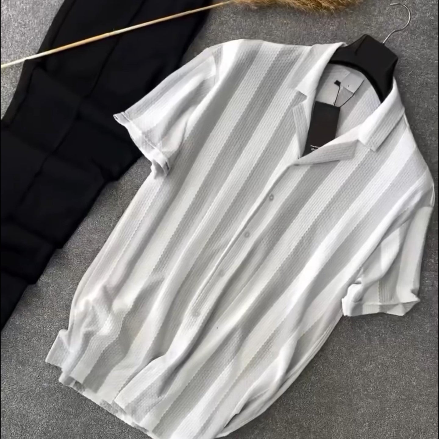 Men's striped short-sleeved shirt